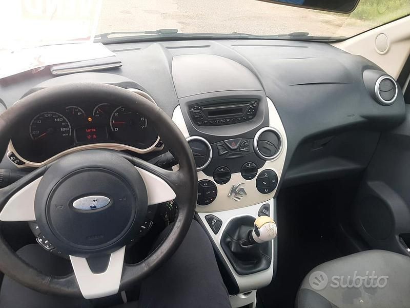 Usata Ford Ka 75 CV (55 kW) 2013 Bianco Utilitaria