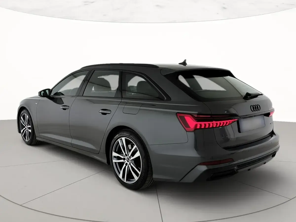 Usata Audi A6 Business 299 CV (219 kW) 2023 Grigio daytona perlato Station wagon