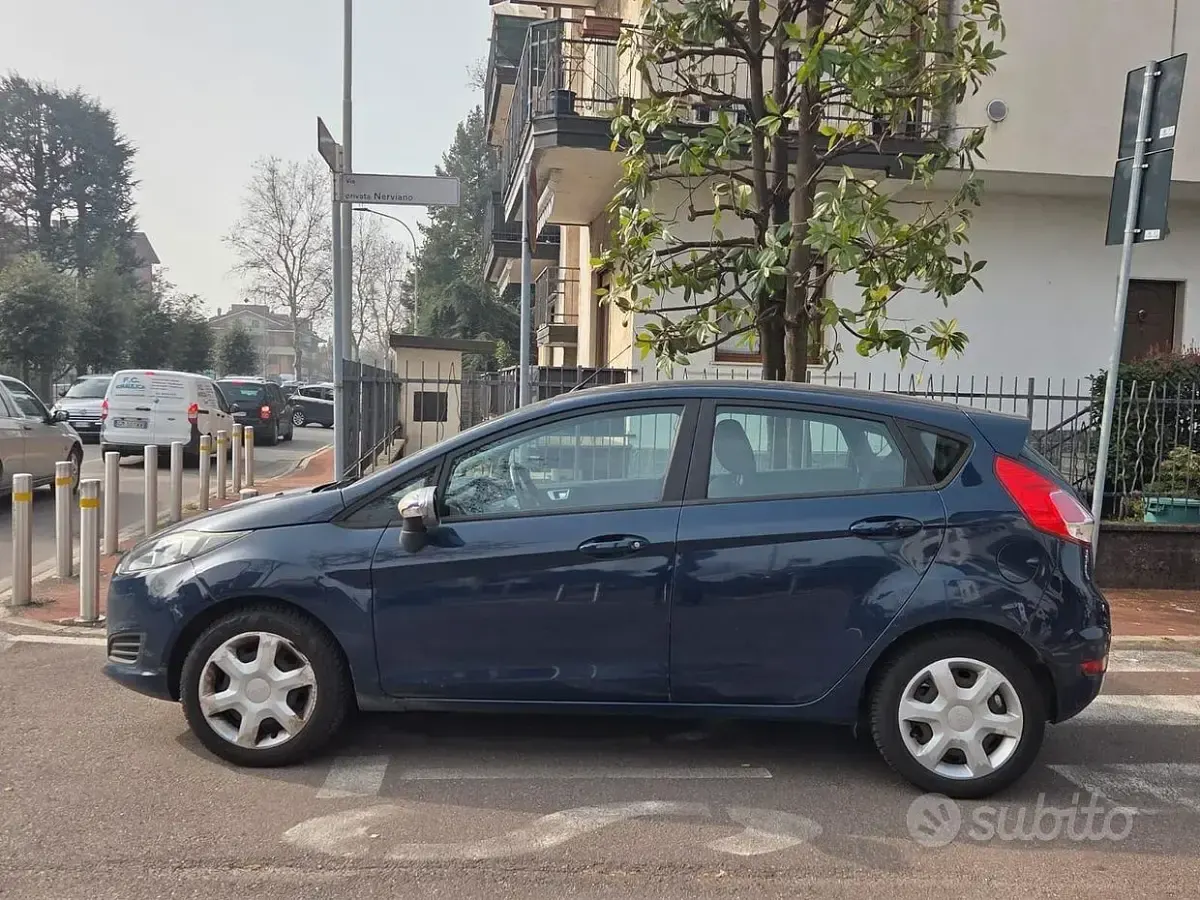 Usata Ford Fiesta Business Edition 97 CV (71 kW) 2014 Blu/azzurro Utilitaria