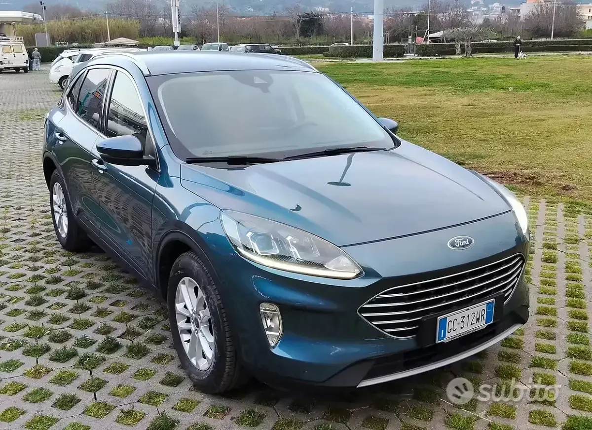 Usata Ford Kuga Titanium 120 CV (88 kW) 2020 Blu SUV