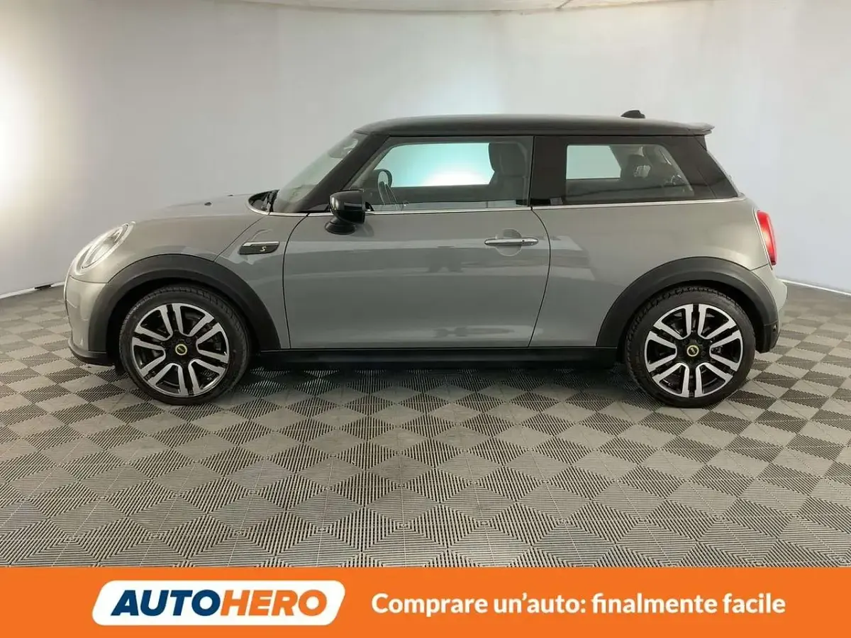 Usata Mini Cooper SE Essential 75 kW (102 CV) 2022 Grigio Utilitaria