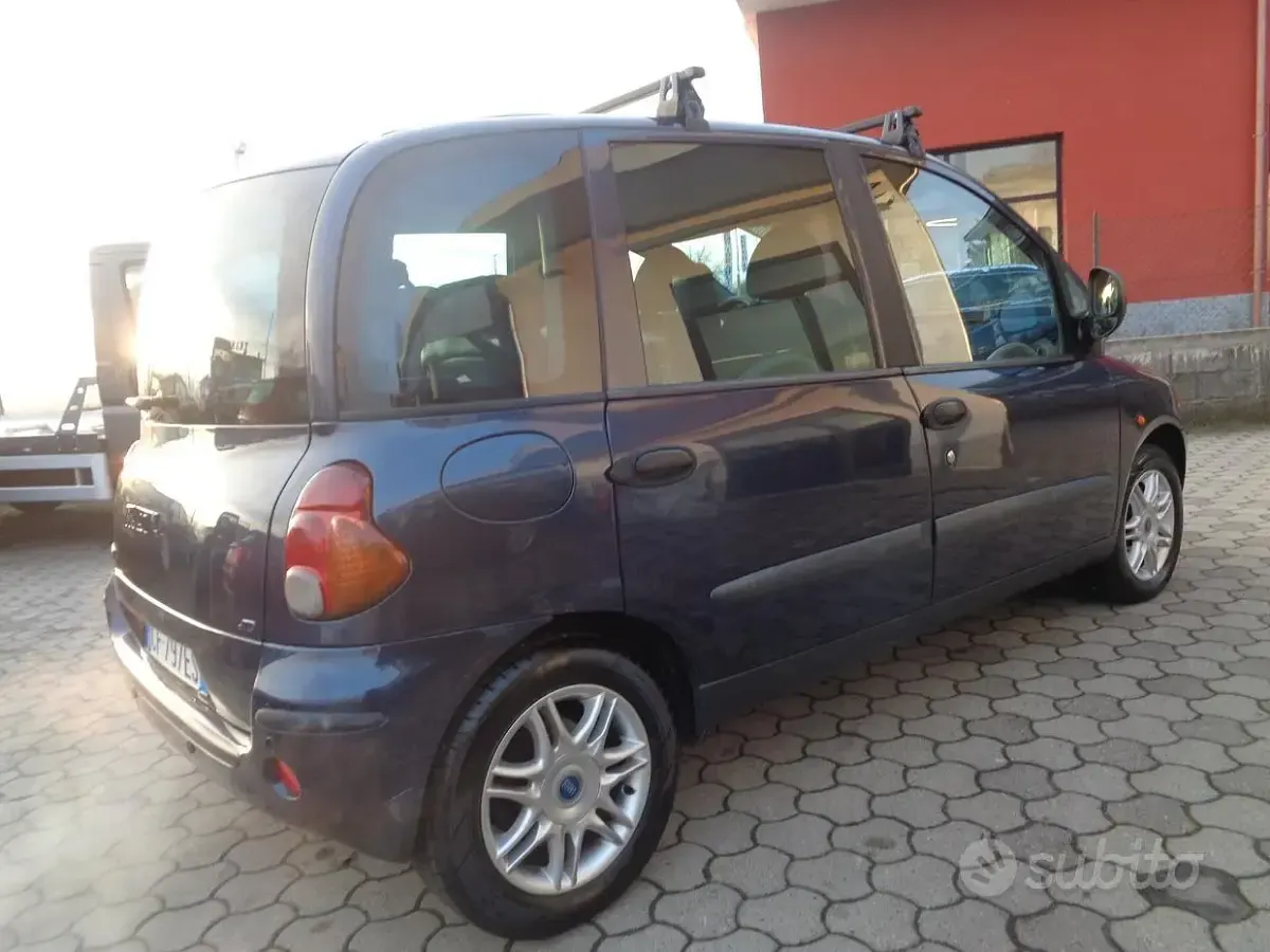 Usata Fiat Multipla 110 CV (80 kW) 2003 Bluazzurro Monovolume