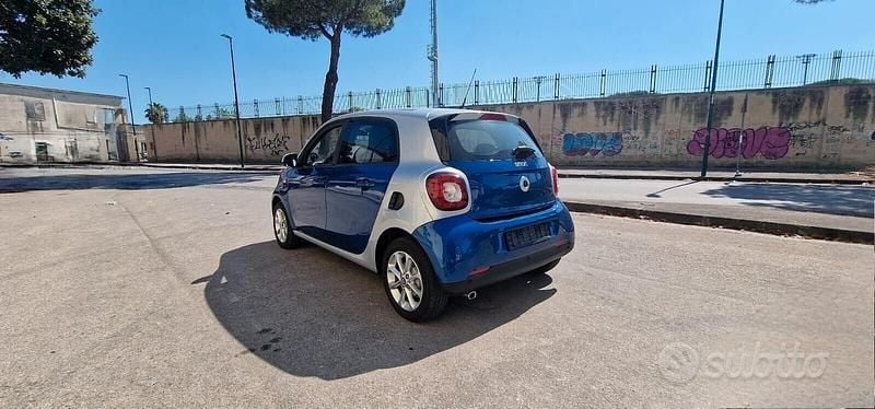 Usata Smart ForFour Passion 90 CV (66 kW) 2017 Blu Utilitaria