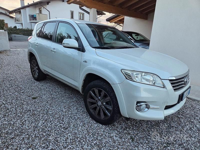 Usata Toyota RAV4 150 CV (110 kW) 2012 Bianco SUV