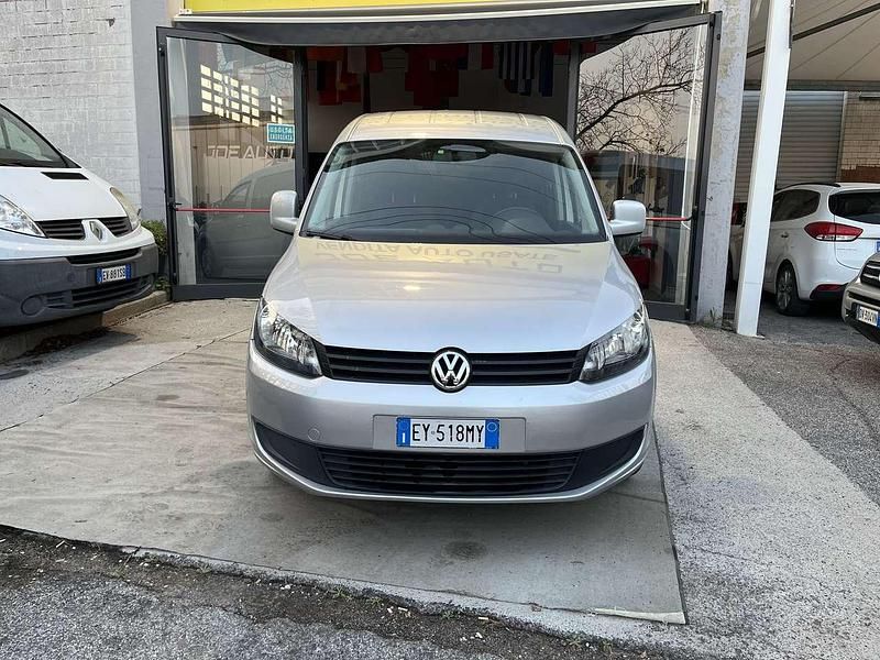 Usata VW Caddy Trendline 102 CV (75 kW) 2015 Grigio Monovolume