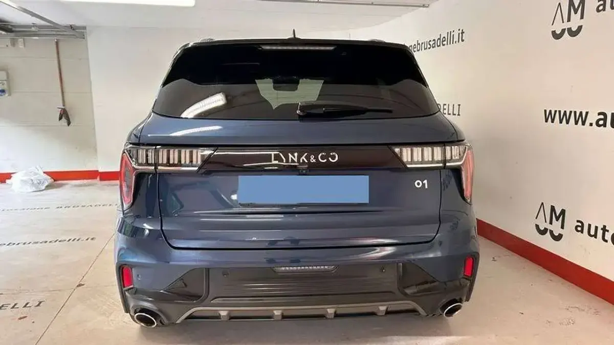 Usata Lynk & Co 01 261 CV (191 kW) 2023 Blu metallizzato SUV