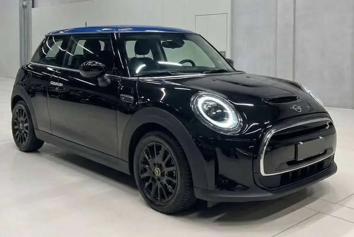 Usata Mini Cooper SE Classic 75 kW (102 CV) 2021 Nero Utilitaria