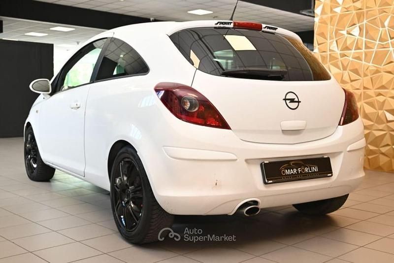 Usata Opel Corsa Cosmo 80 CV (58 kW) 2009 Bianco Utilitaria