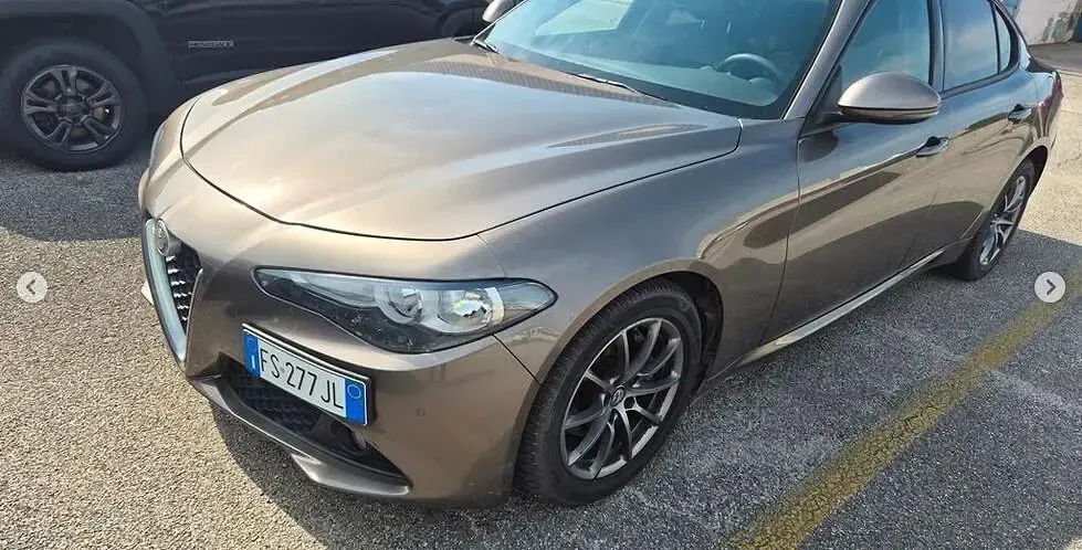 Usata Alfa Romeo Giulia Super 179 CV (131 kW) 2018 Grigio Berlina
