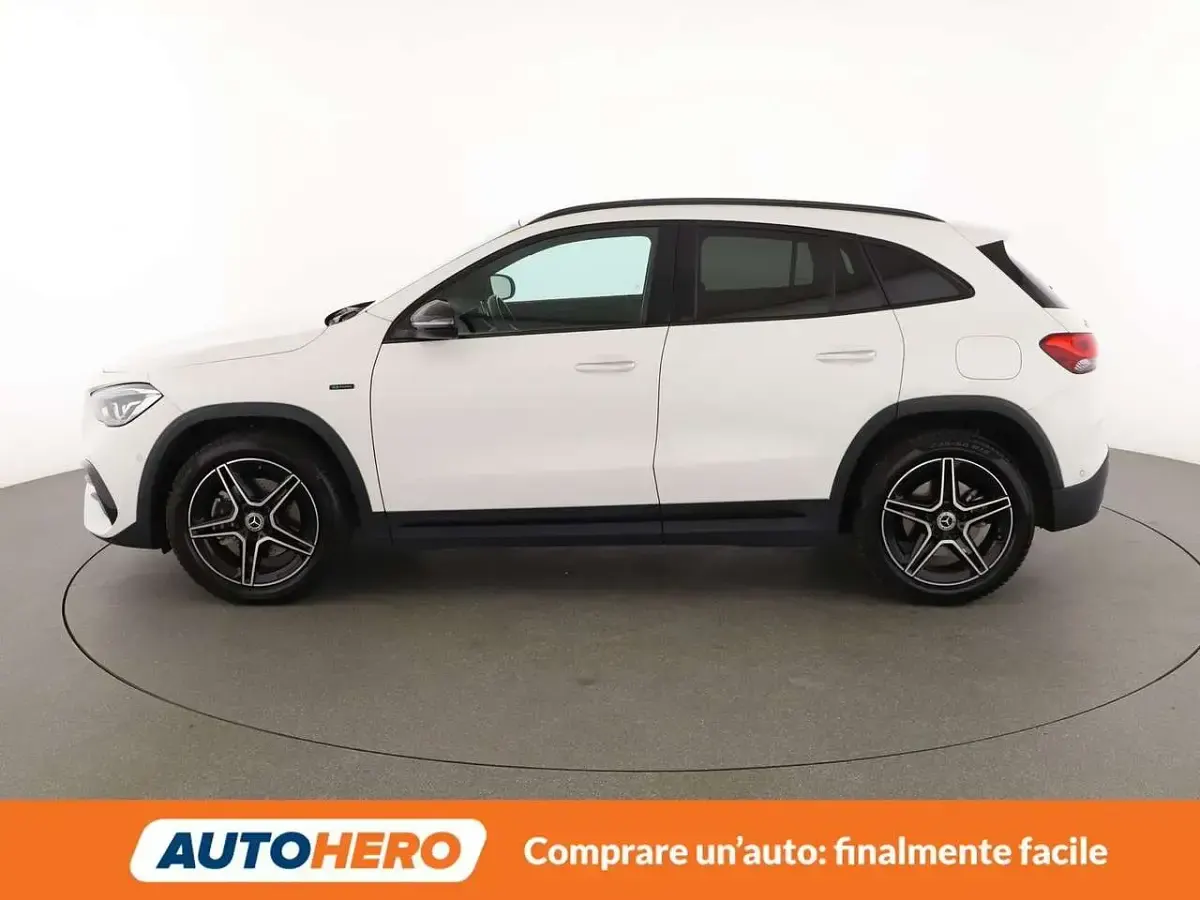 Usado Mercedes GLA250 AMG line 218 CV (160 kW) 2021 Blanco SUV