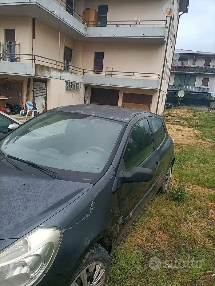 Usata Renault Clio II 68 CV (50 kW) 2006 Nero Berlina