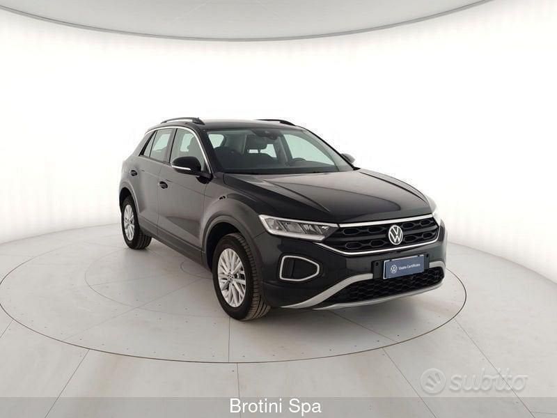 Usata VW T-Roc Life 150 CV (110 kW) 2024 Grigio SUV