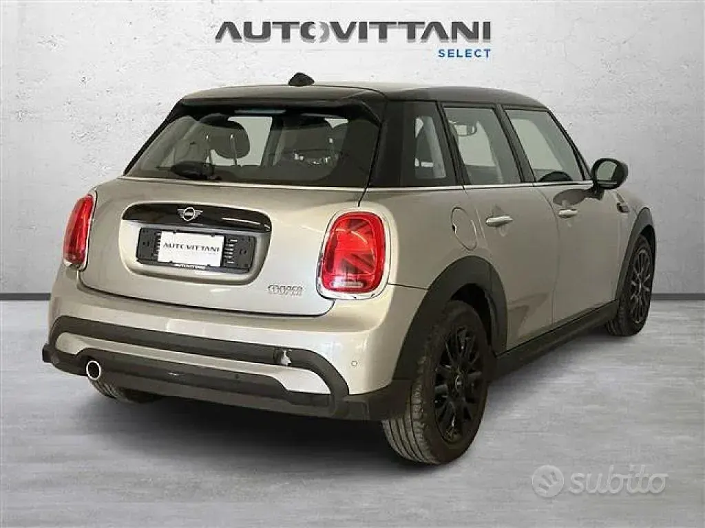 Usata Mini Cooper Essential 136 CV (100 kW) 2024 Grigio chiaro Utilitaria