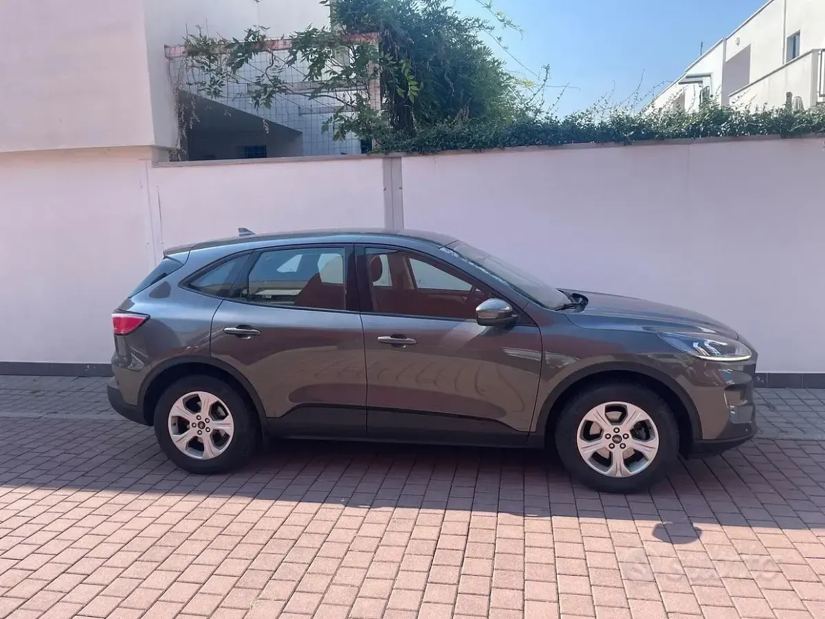 Usata Ford Kuga Titanium 120 CV (88 kW) 2021 Grigio SUV