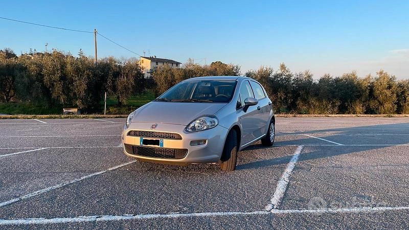 Usata Fiat Punto 69 CV (50 kW) 2016 Grigio Utilitaria
