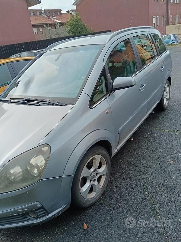 Usata Opel Zafira 101 CV (74 kW) 2006 Grigio Monovolume