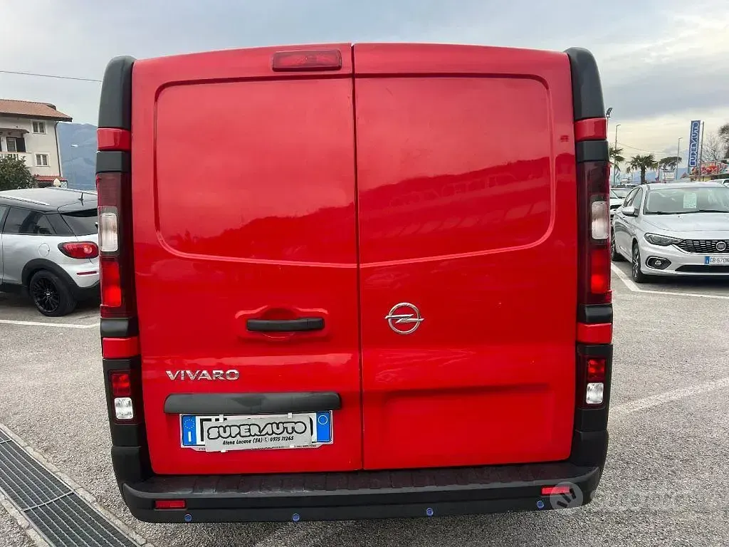 Usata Opel Vivaro Edition 120 CV (88 kW) 2019 Rosso Monovolume