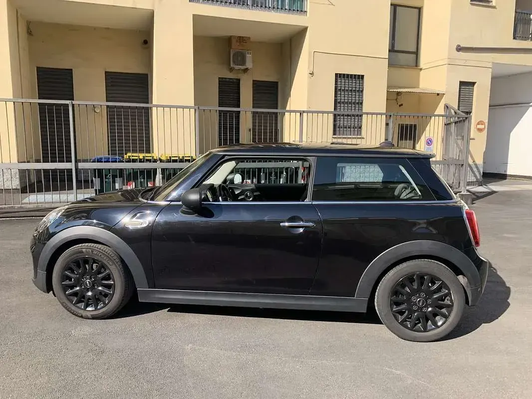 Usata Mini ONE 75 CV (55 kW) 2019 Nero Utilitaria