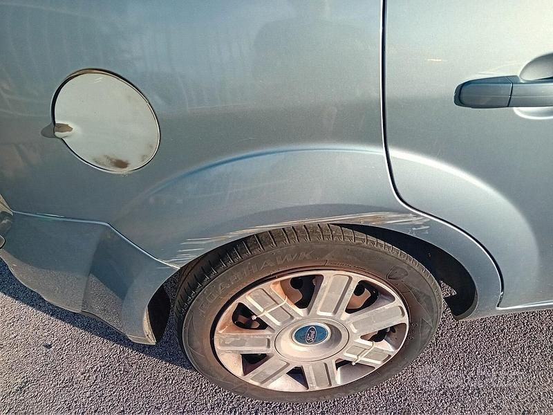 Usata Ford Focus 90 CV (66 kW) 2006 Blu Berlina