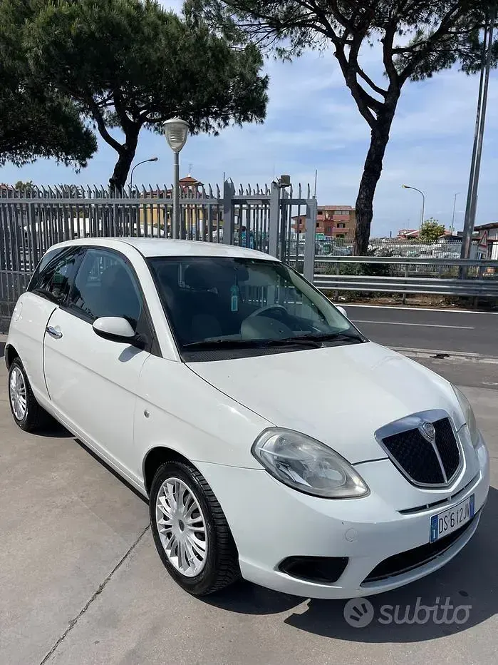 Usata Lancia Ypsilon 60 CV (44 kW) 2008 Bianco Utilitaria