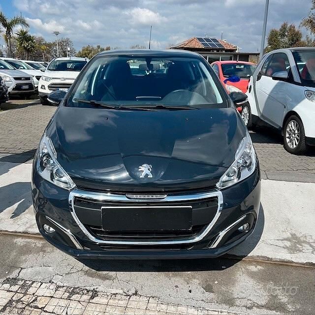 Usata Peugeot 208 Allure 81 CV (59 kW) 2017 Nero Utilitaria
