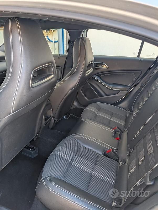 Usata Mercedes A180 Executive 109 CV (80 kW) 2017 Grigio Berlina