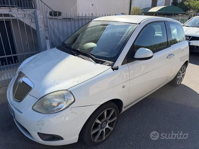 Usata Lancia Ypsilon 60 CV (44 kW) 2010 Bianco Utilitaria