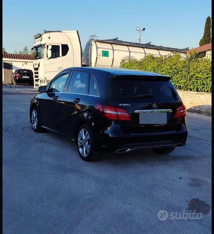 Usata Mercedes B180 2018 Nero Monovolume