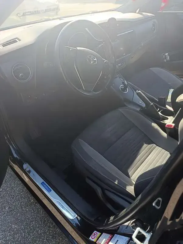 Usata Toyota Auris Hybrid Active 99 CV (72 kW) 2016 Berlina