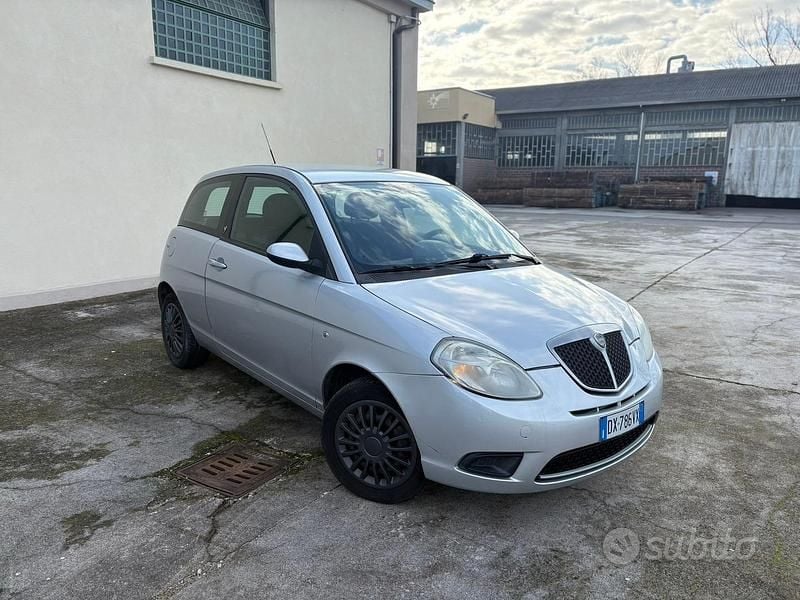 Usata Lancia Ypsilon 75 CV (55 kW) 2009 Grigio Utilitaria