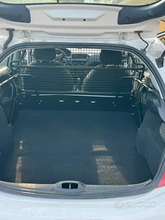 Usata Peugeot 208 68 CV (50 kW) 2014 Bianco Utilitaria