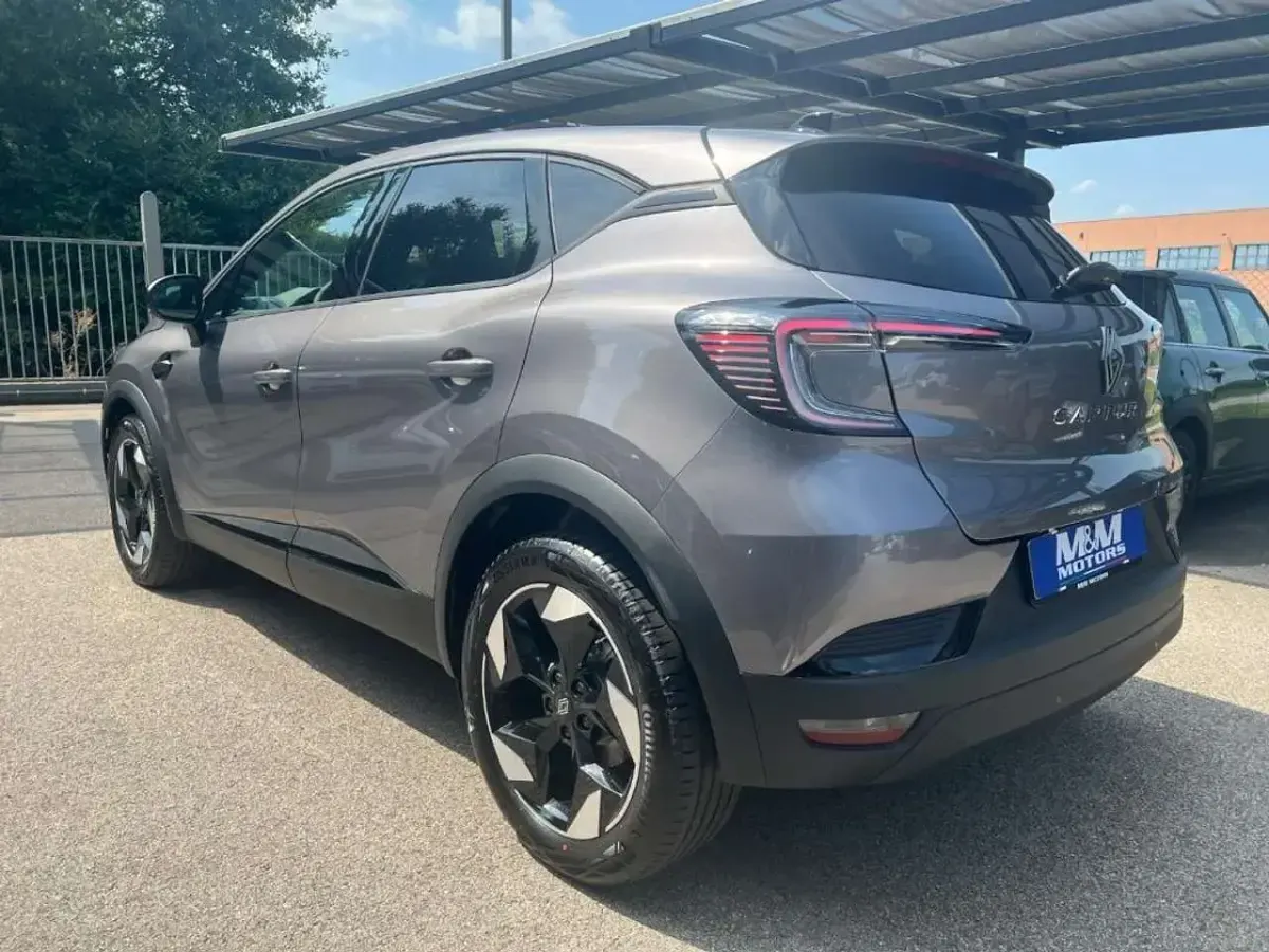 Nuova Renault Captur Techno 101 CV (74 kW) 2026 Grigio pastello SUV