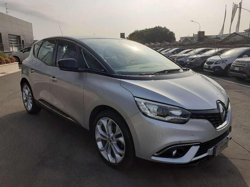Usata Renault Scénic IV 110 CV (80 kW) 2019 Argento / metallizzato Monovolume