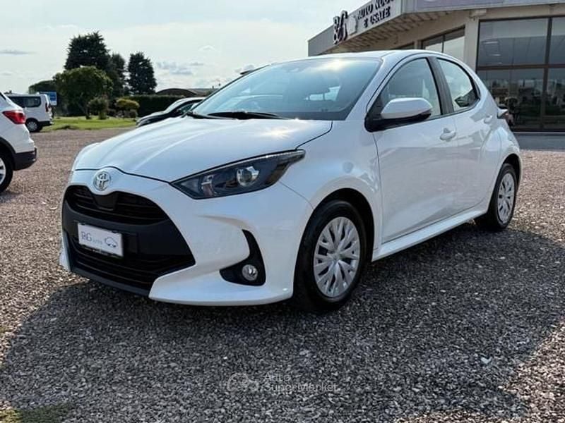 Bianco Usata 2022 Toyota Yaris Active Tre volumi | 13.900 € (Buon prezzo) - Immagine 1/4