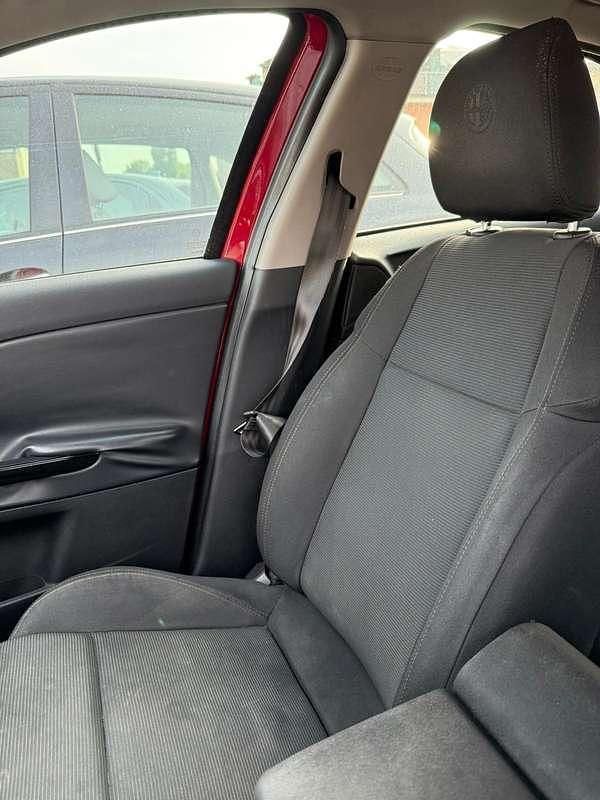 Usata Alfa Romeo Giulietta Distinctive 109 CV (80 kW) 2011 Rosso Utilitaria