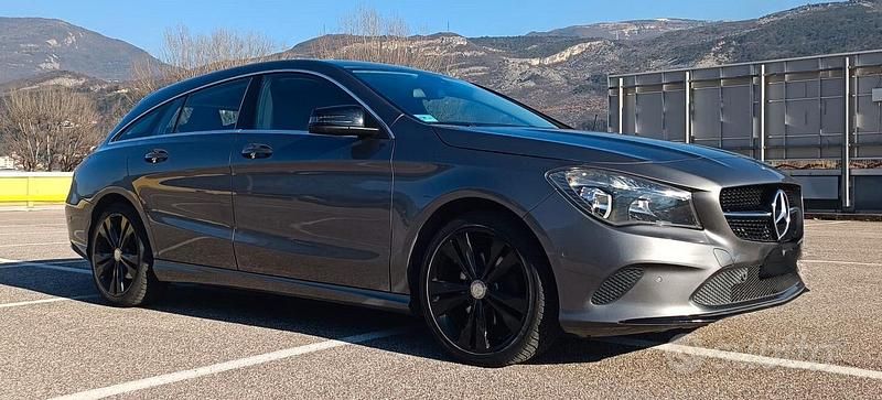 Usata Mercedes CLA200 135 CV (99 kW) 2017 Marrone Berlina