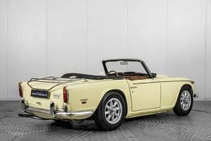 Usata Triumph TR 250 107 CV (78 kW) 1968 Giallo Cabrio