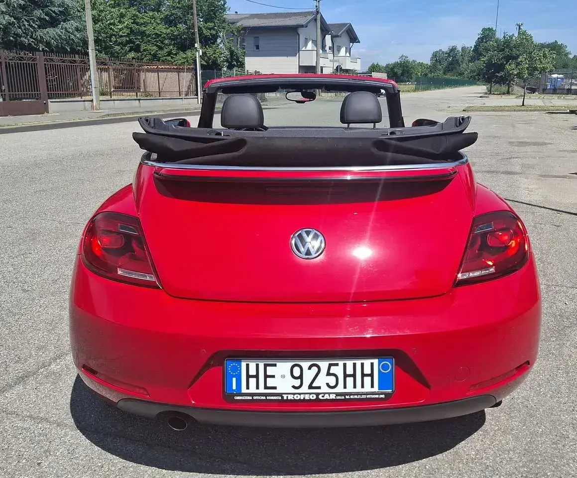 Usata VW Beetle Design 105 CV (77 kW) 2016 Rosso Utilitaria