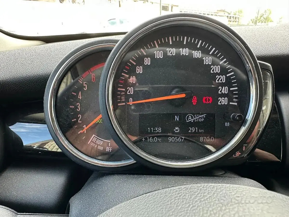 Usata Mini Cooper D Hype 116 CV (85 kW) 2019 Beige Utilitaria
