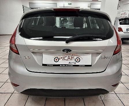 Usata Ford Fiesta Titanium 68 CV (50 kW) 2010 Grigio Utilitaria