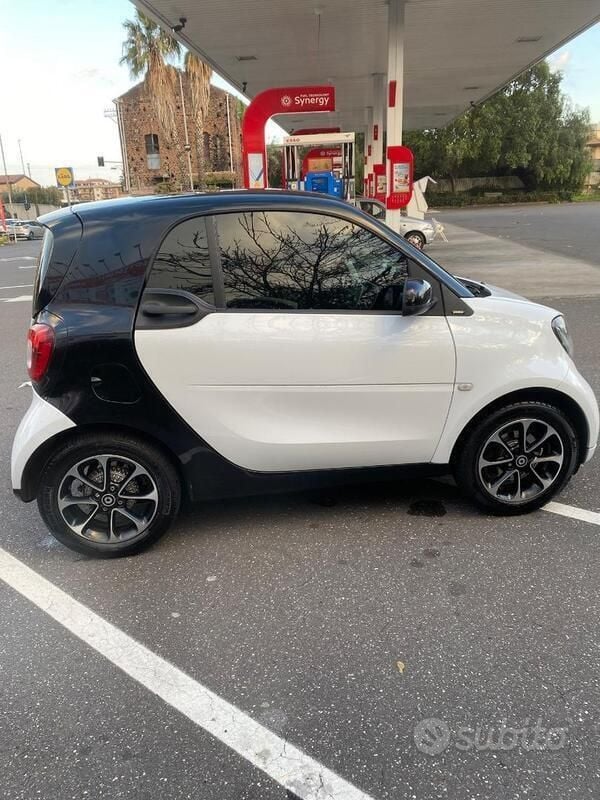 Usata 2015 Smart ForTwo Coupé Due volumi | 10.350 € (Buon prezzo) - Immagine 1/4