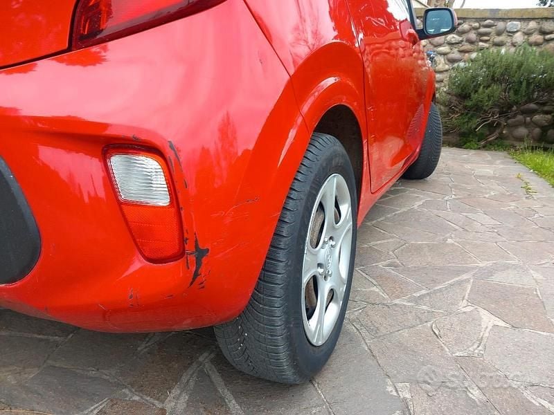 Usata Kia Picanto Active 67 CV (49 kW) 2017 Rosso Utilitaria