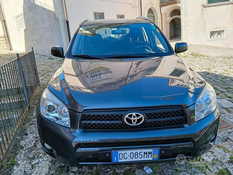 Usata Toyota RAV4 136 CV (100 kW) 2007 Grigio SUV