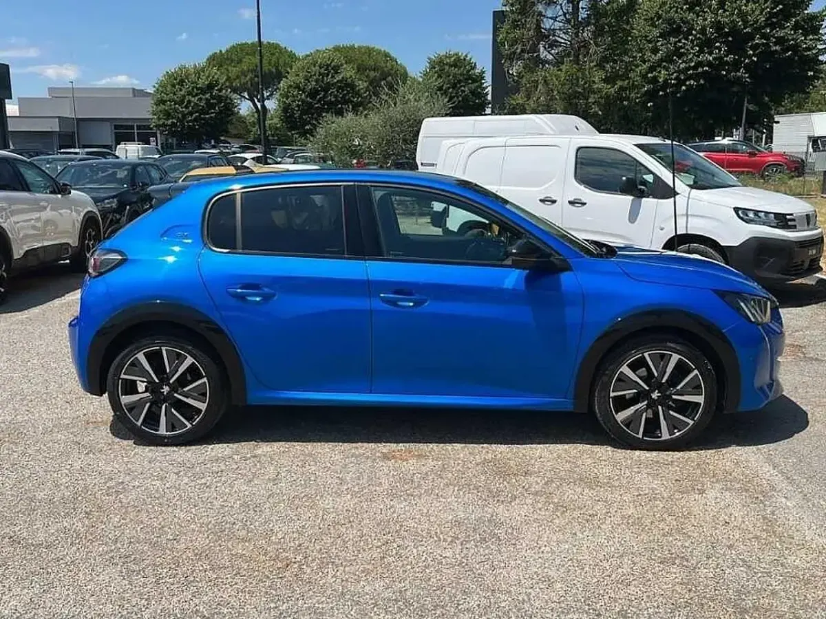 Usata Peugeot 208 GT 101 CV (74 kW) 2021 Blu met. Utilitaria