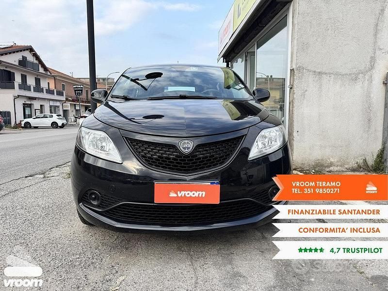 Usata Lancia Ypsilon Gold 69 CV (50 kW) 2019 Nero Utilitaria