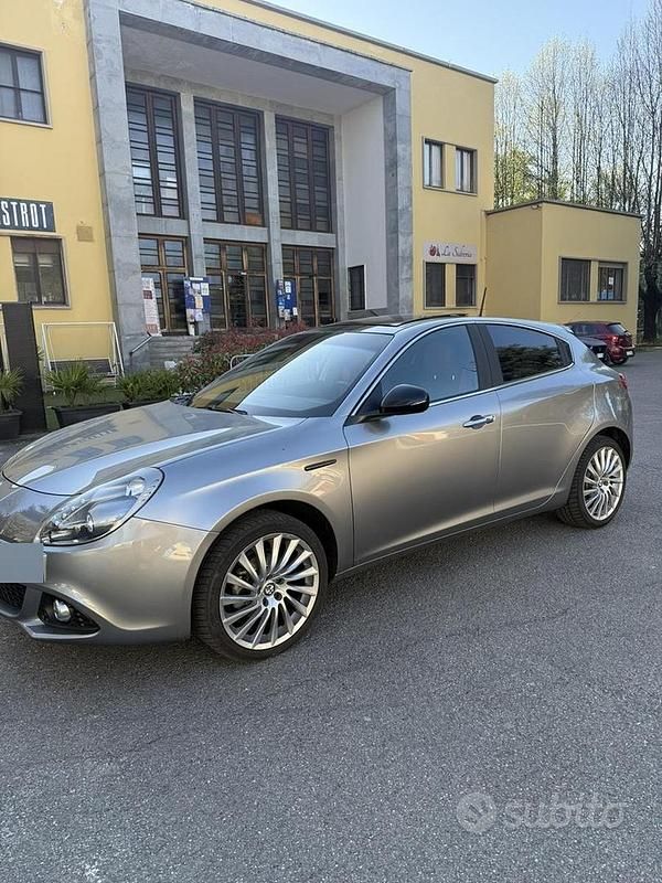 Usata Alfa Romeo Giulietta Distinctive 120 CV (88 kW) 2015 Grigio Utilitaria