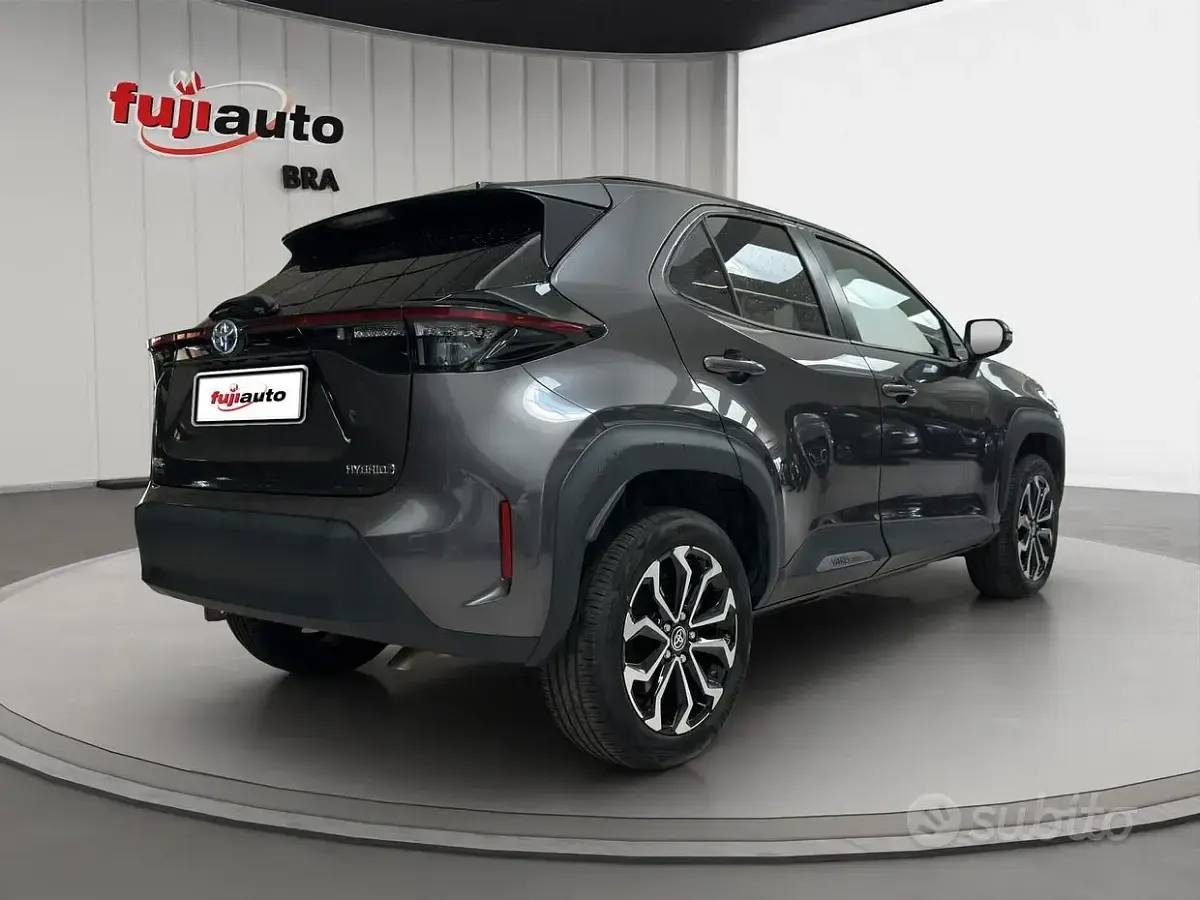 Usata Toyota Yaris Cross Trend 116 CV (85 kW) 2023 Grigio SUV