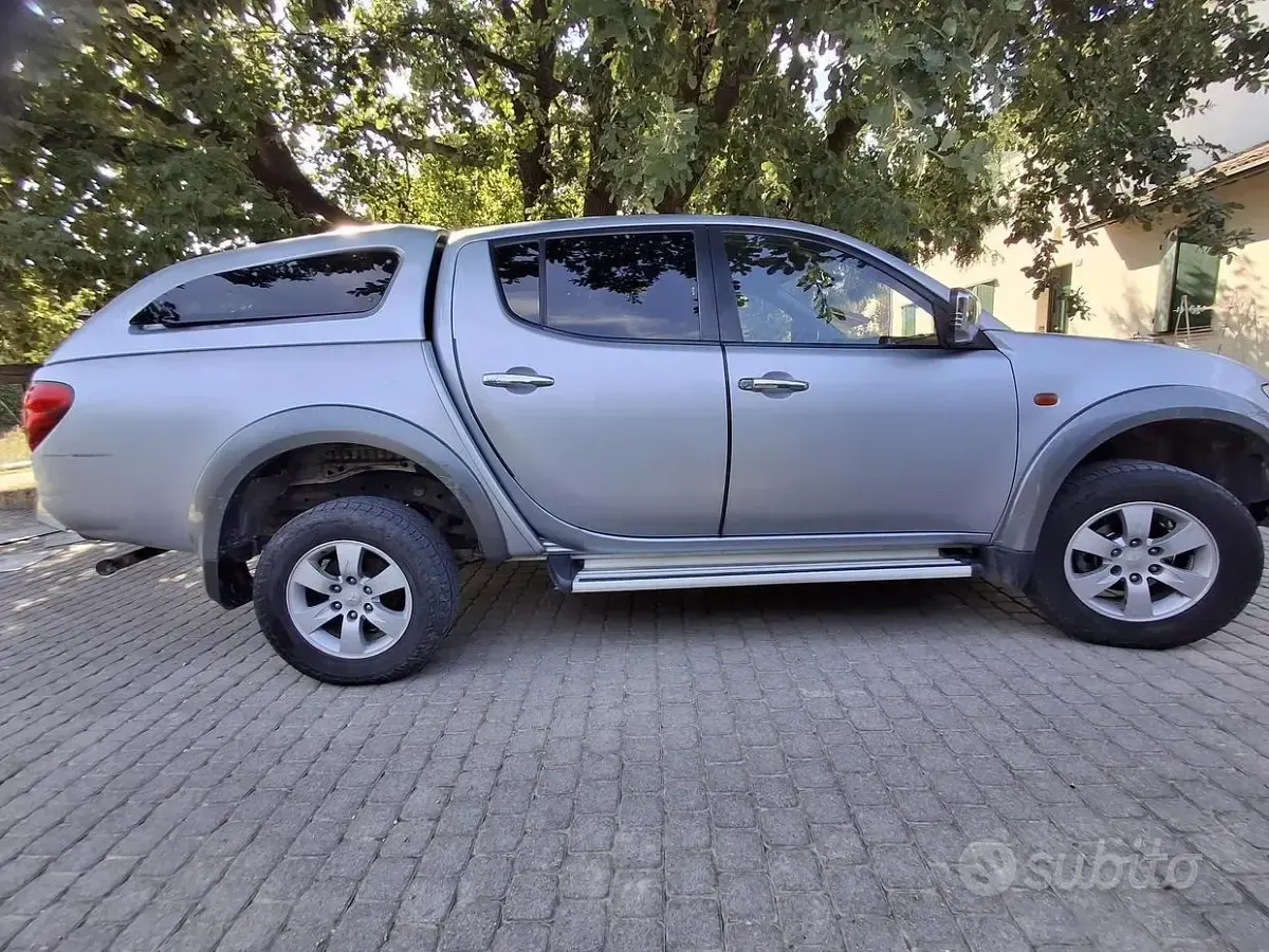 Usata Mitsubishi L200 136 CV (100 kW) 2006 Grigio Pick-up