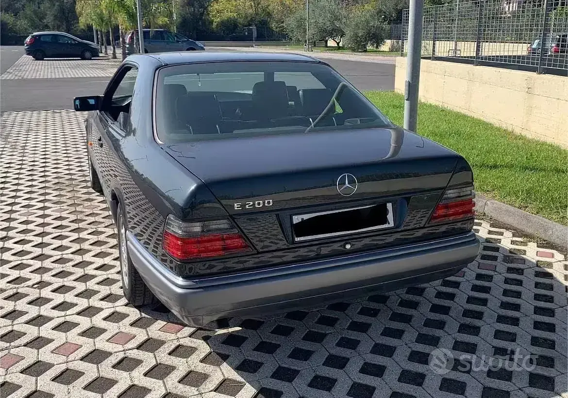 Usata Mercedes E200 136 CV (100 kW) 1995 Nero Coupé