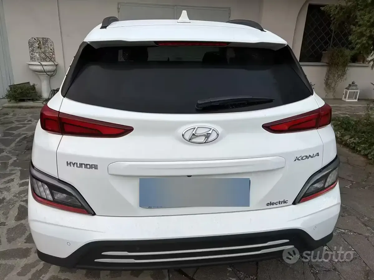 Usata Hyundai Kona 26 kW (36 CV) 2023 Bianco SUV